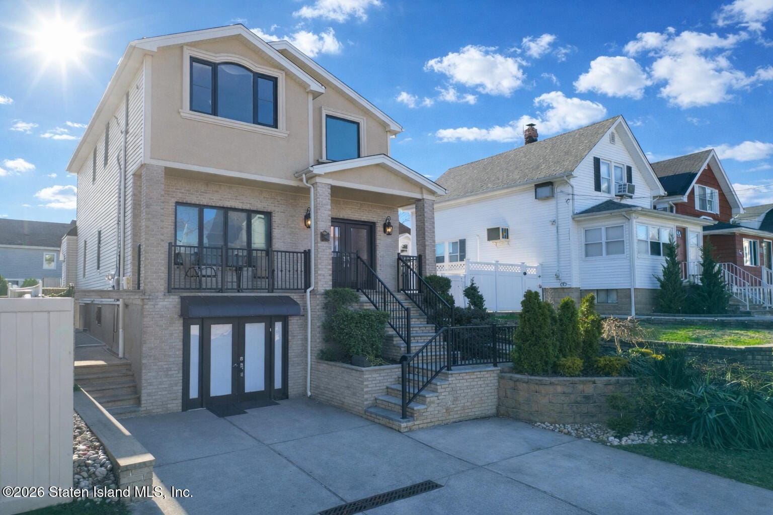 190 Manhattan Street Image 2