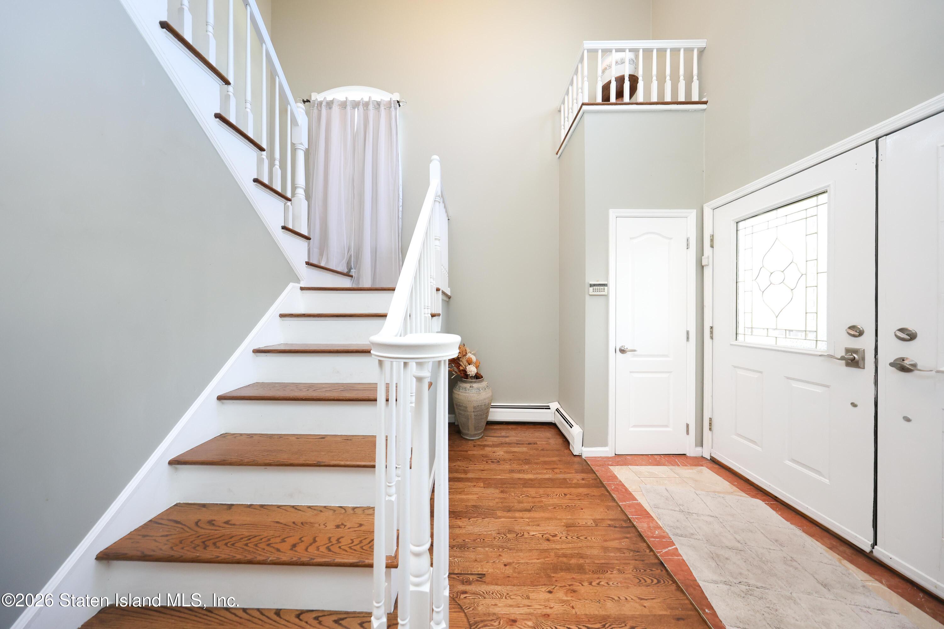 190 Manhattan Street Image 4