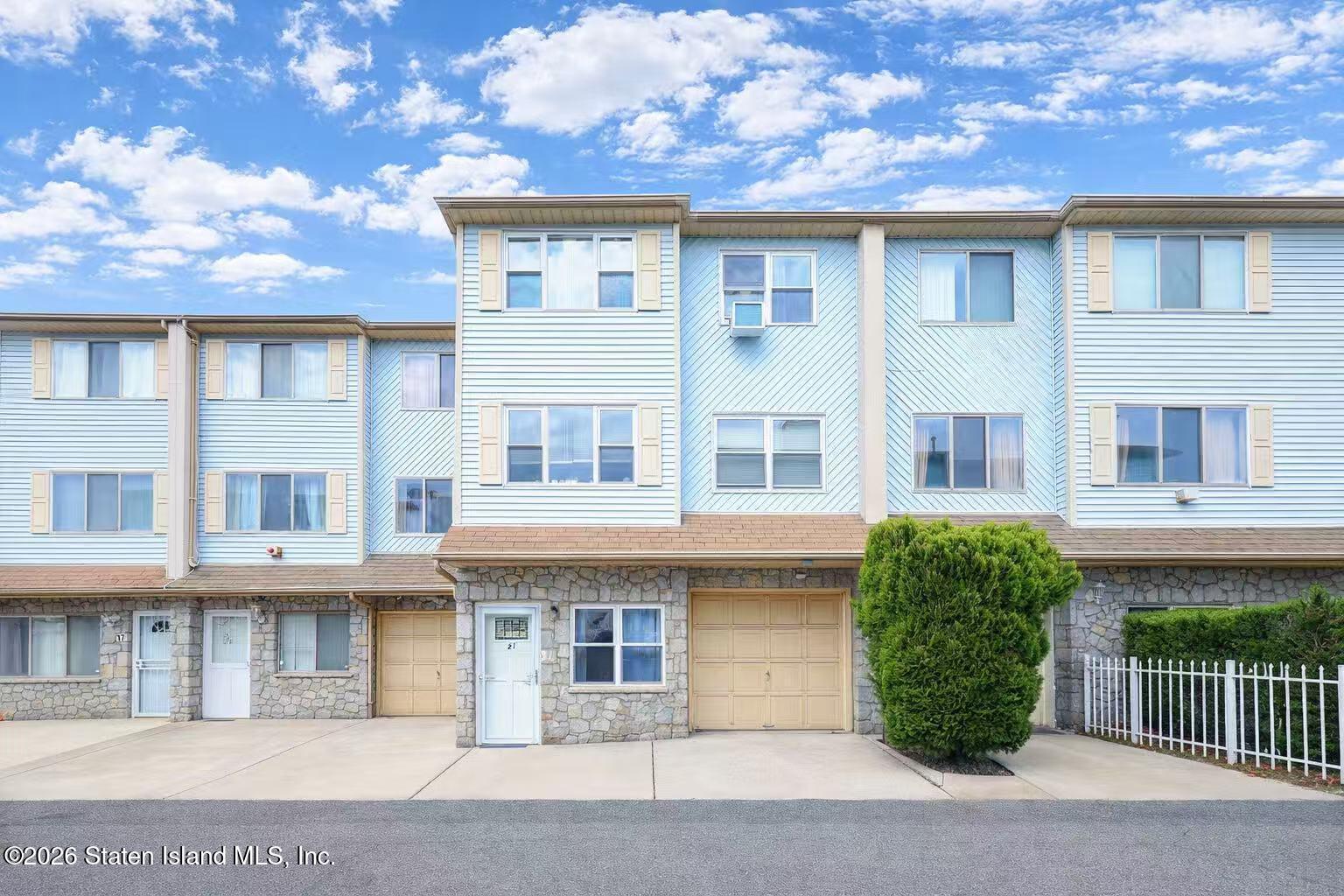 21 Prince Lane, Staten Island, NY, 10309
