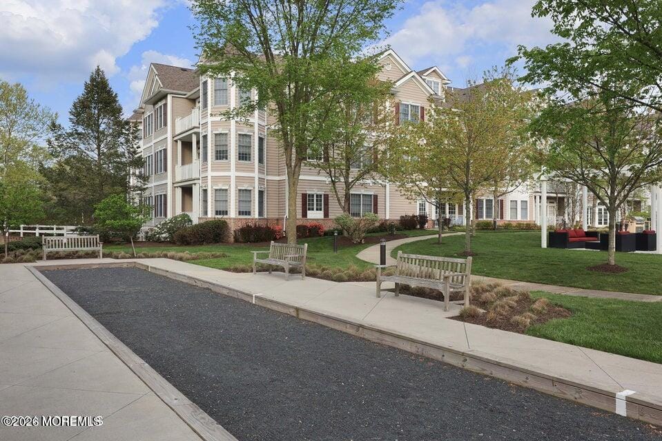 7 Centre Street 2101 Image 2