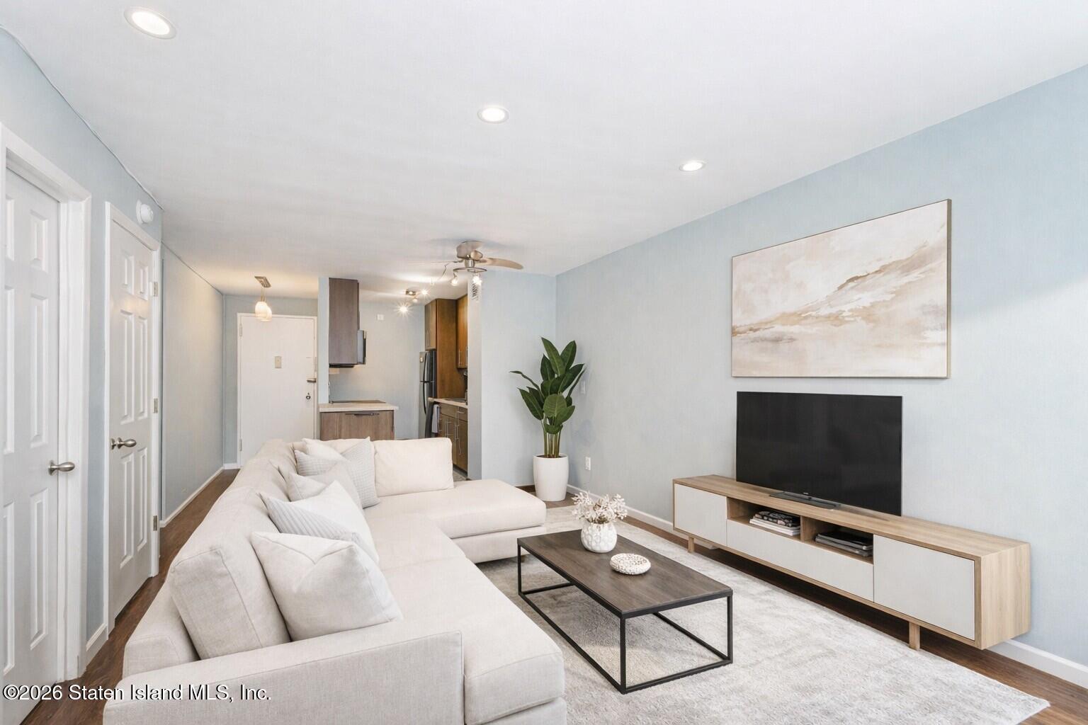 1000 Clove Road #8m Image 5