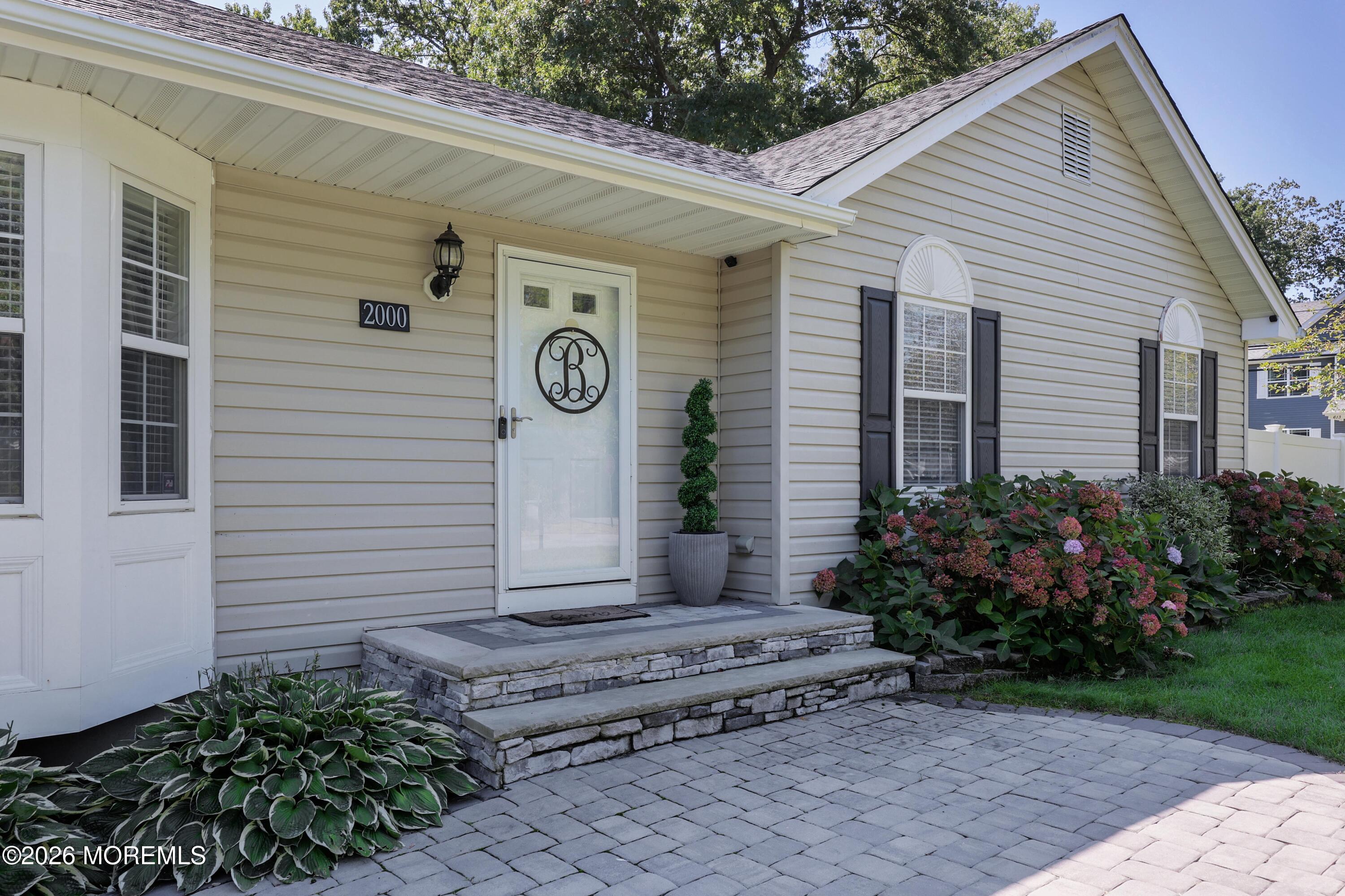 2000 Seventh Avenue Image 3