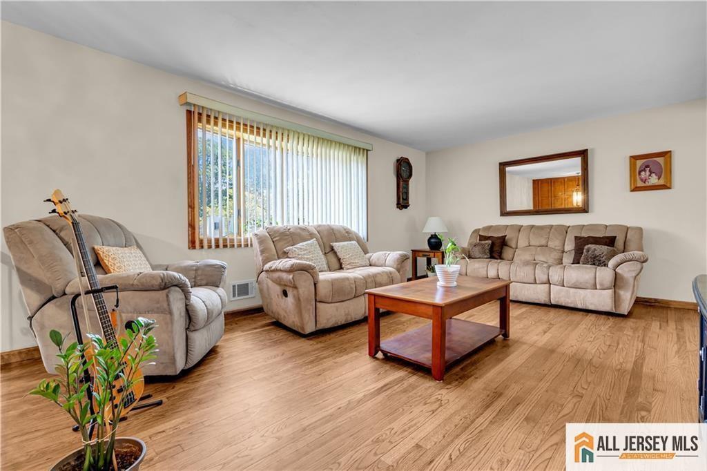 8 Whitehall Avenue Image 3