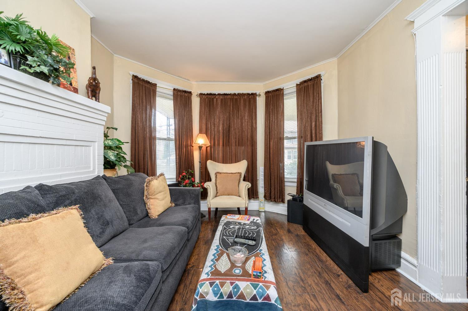 1053 Hunterdon Street Image 3