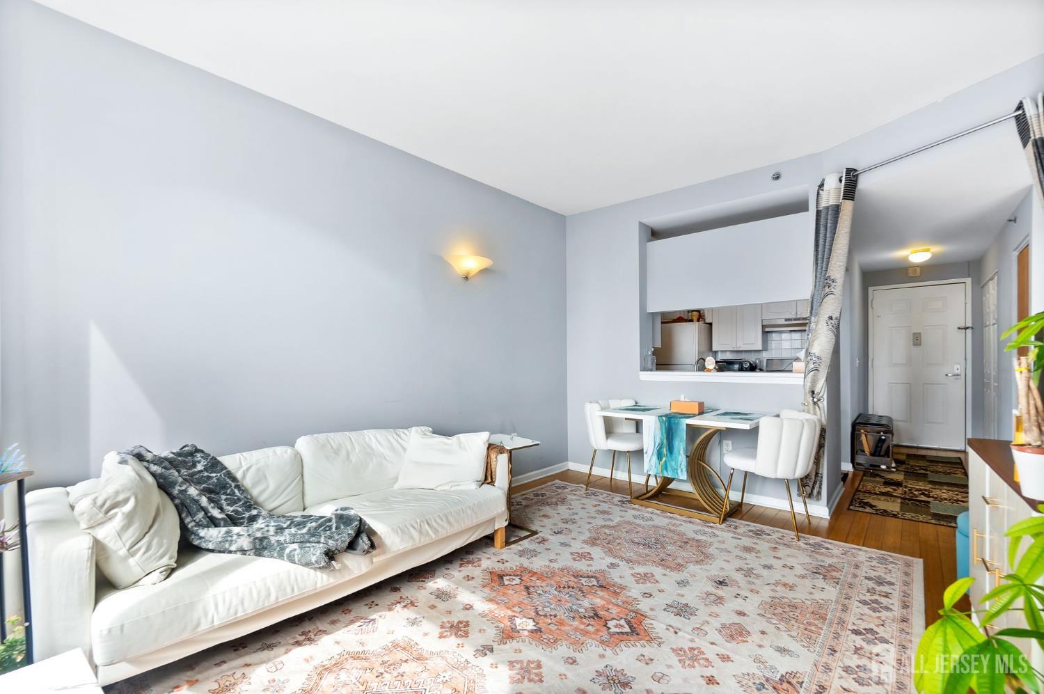 20 2nd Street 2601 Image 5