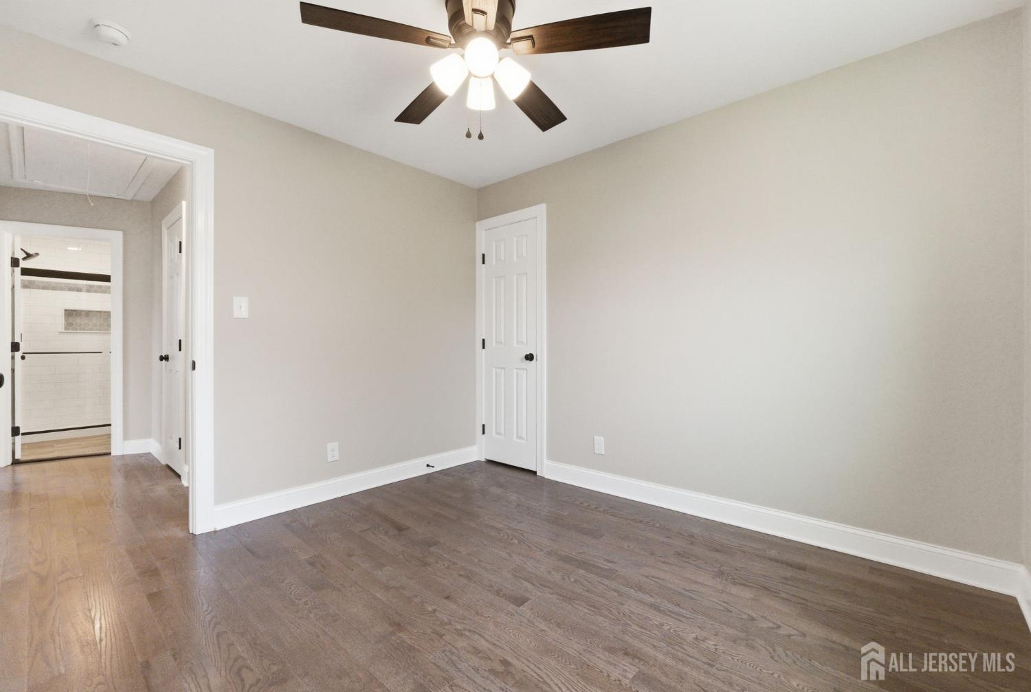 215 Oakmanor Parkway Image 1