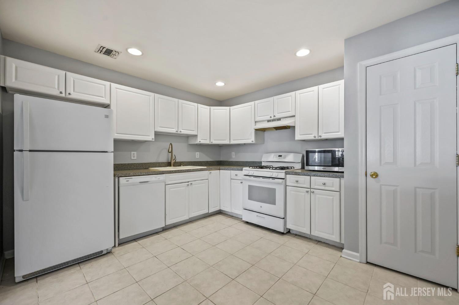 189 Sunshine Drive, Piscataway, NJ, 08854 image 8