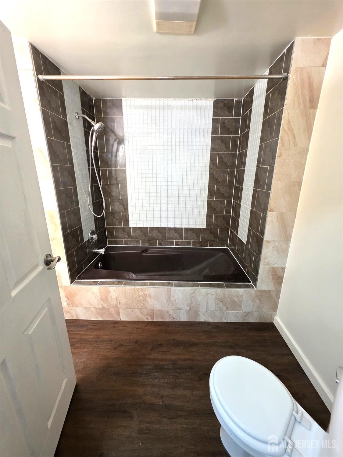 1648 Essex Street Image 5