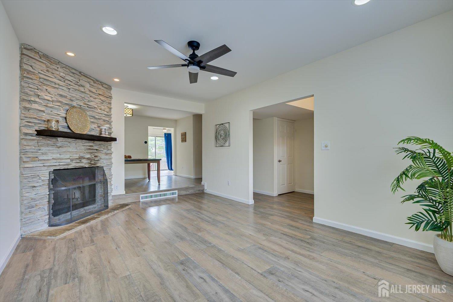 13 Peachtree Lane Image 2