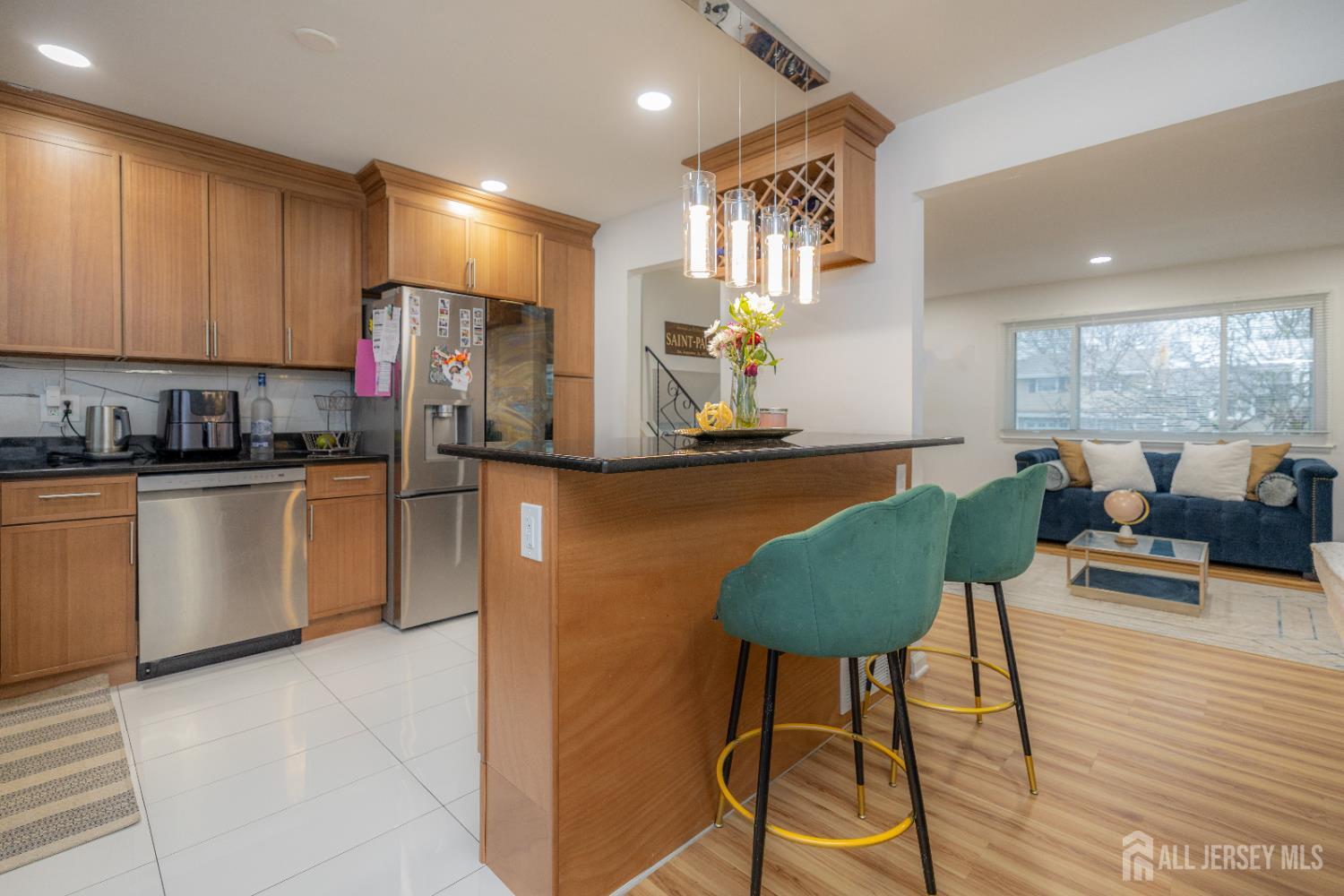 175 E Rosewood Lane Image 1