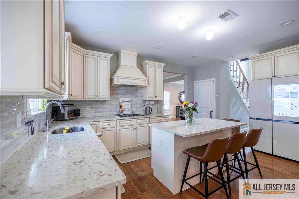 628 New Dover Road Image 5