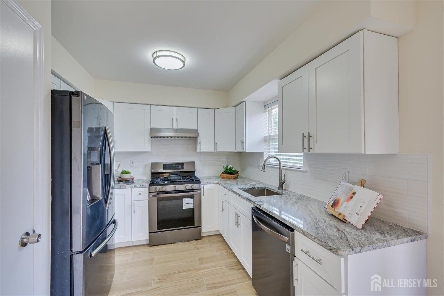 13 Peachtree Lane Image 3