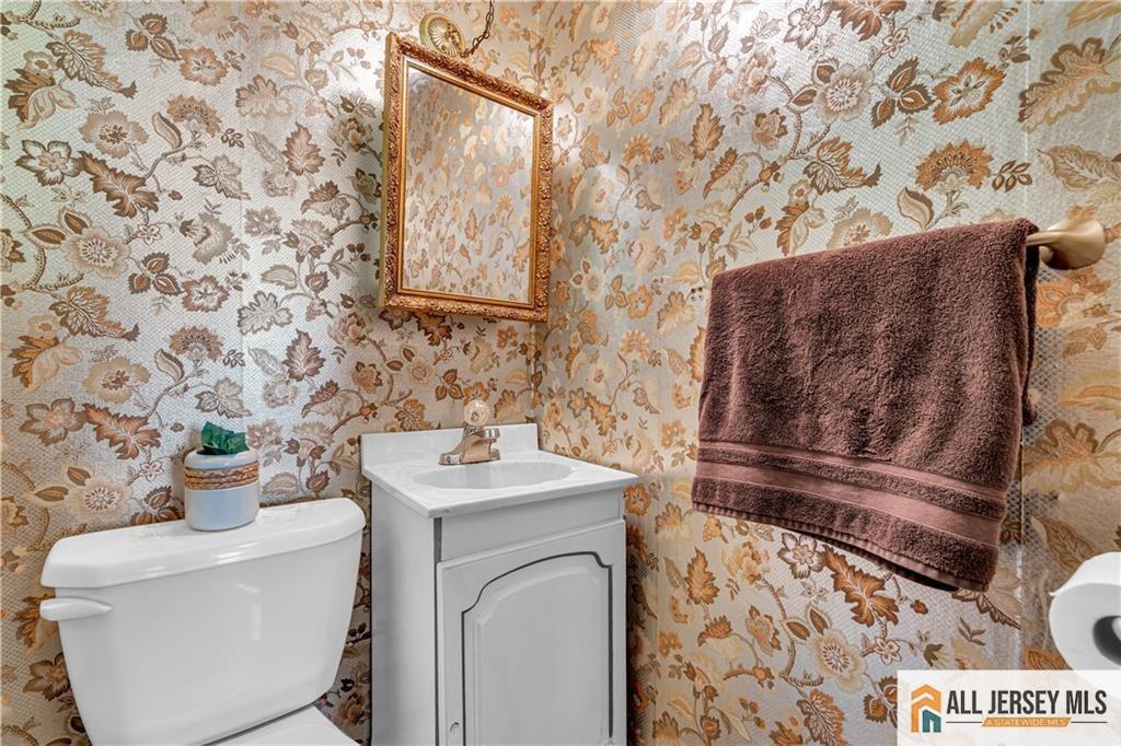 8 Whitehall Avenue, Edison, NJ, 08820 image 29