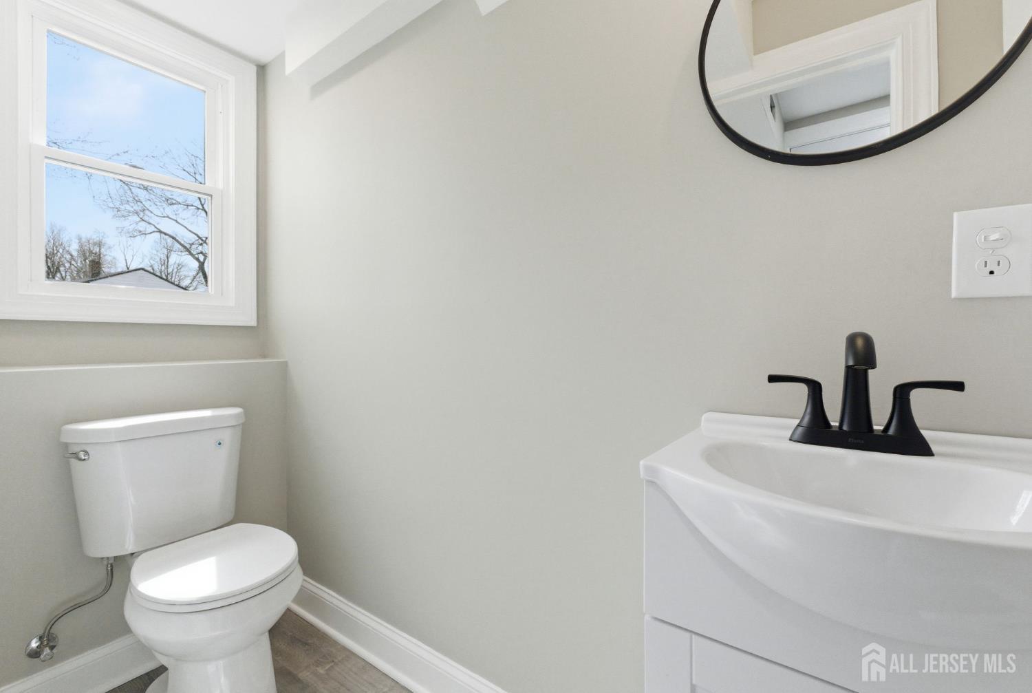 215 Oakmanor Parkway Image 5