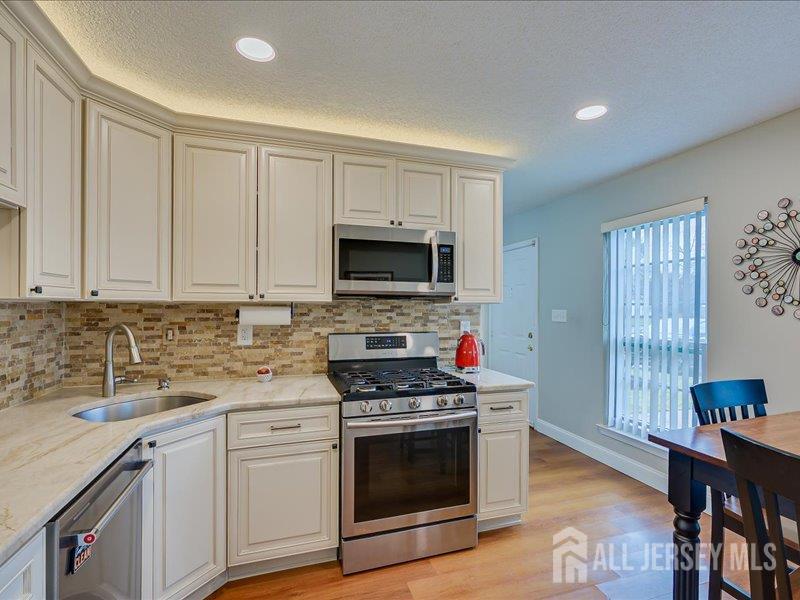 100 Goodwin Drive, North Brunswick, NJ, 08902