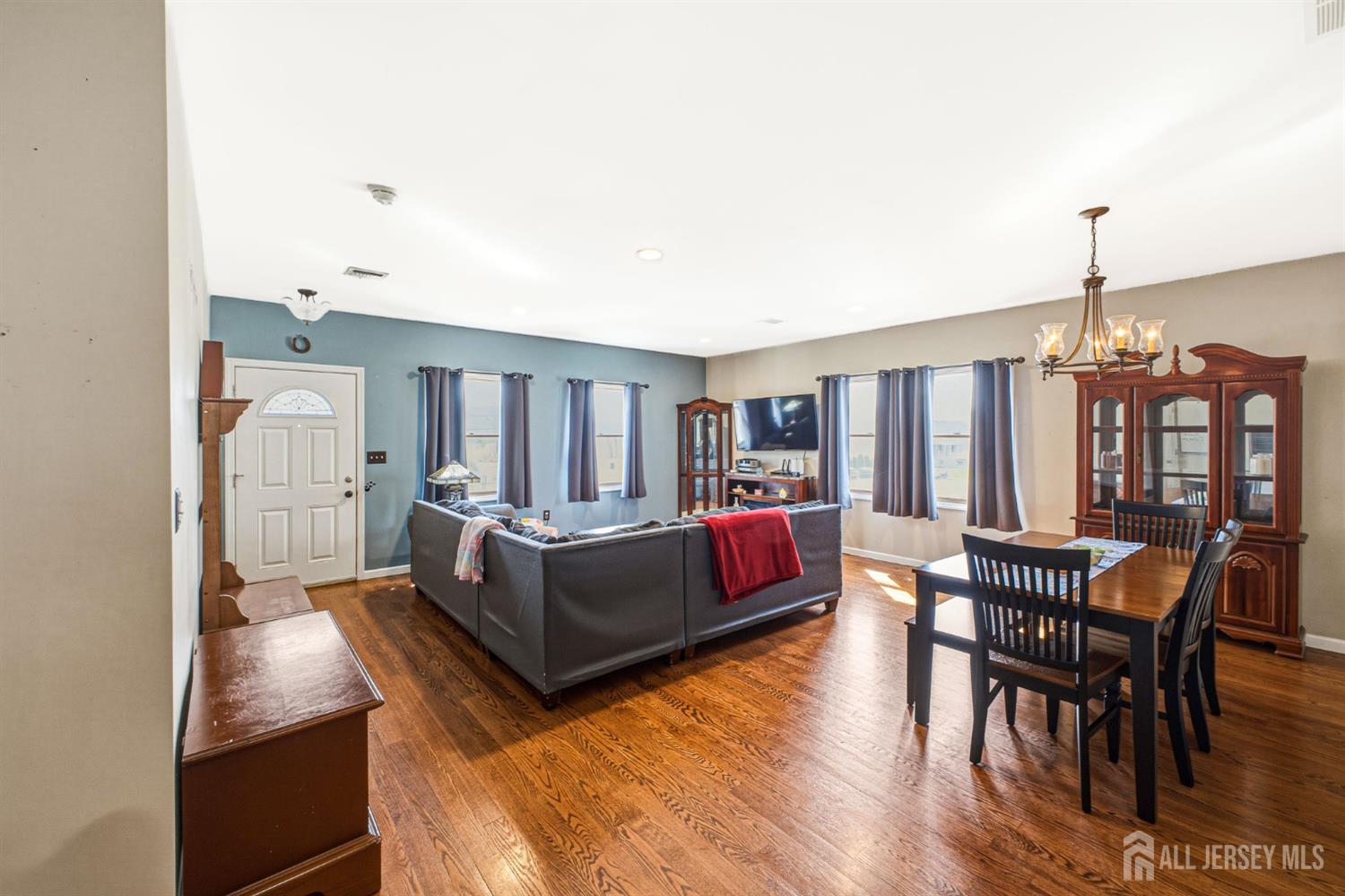 911 Harris Avenue Image 4