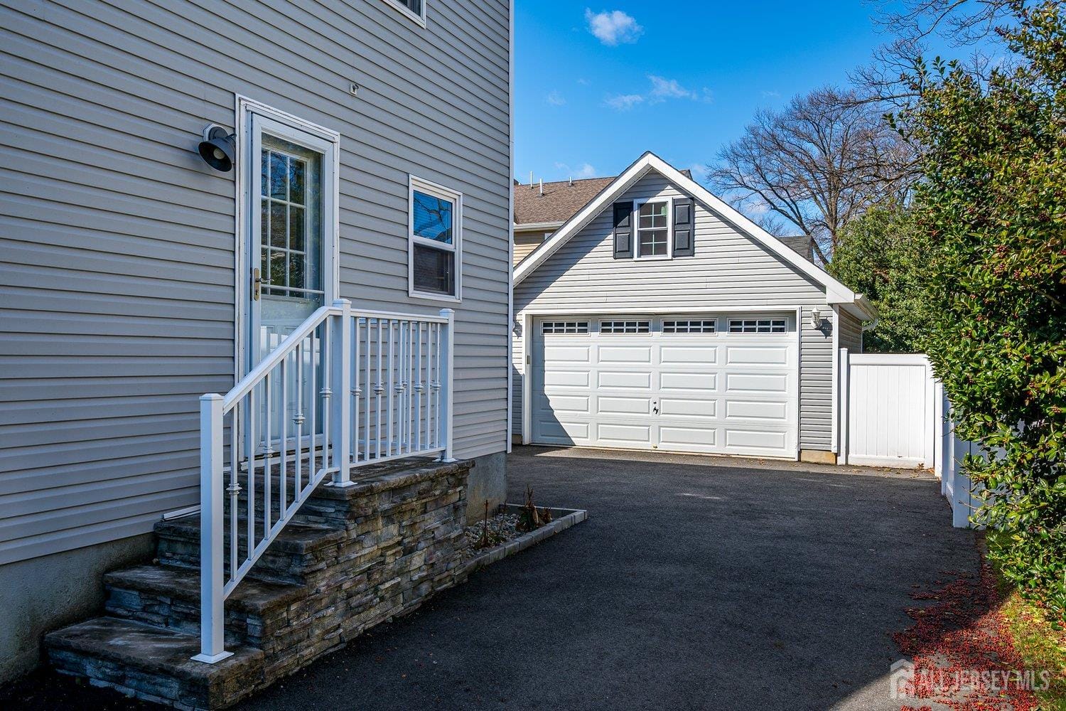 41 Lake Avenue Image 4