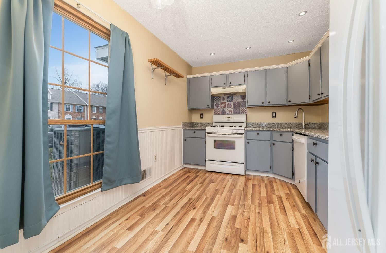 382 Hadleigh Lane, North Brunswick, NJ, 08902 image 11