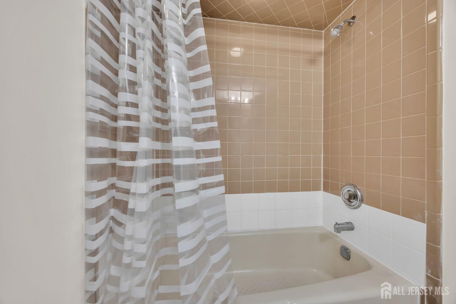 113 Heather Court 113, Edison, NJ, 08820 image 23