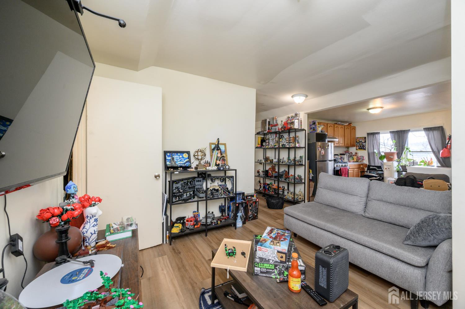 1053 Hunterdon Street, Newark, NJ, 07112 image 39