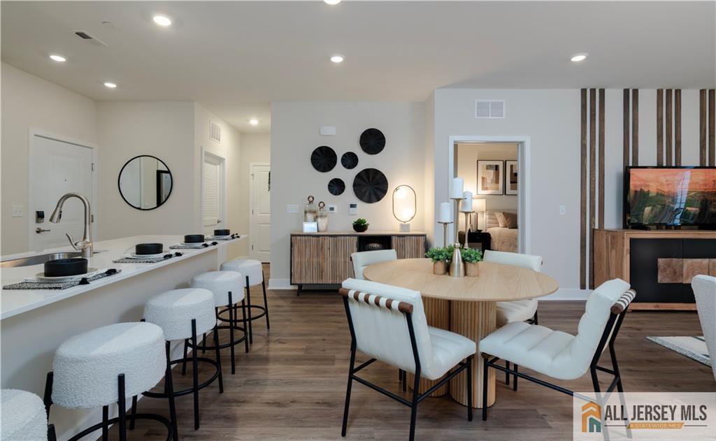 27101 Radford Court Image 4