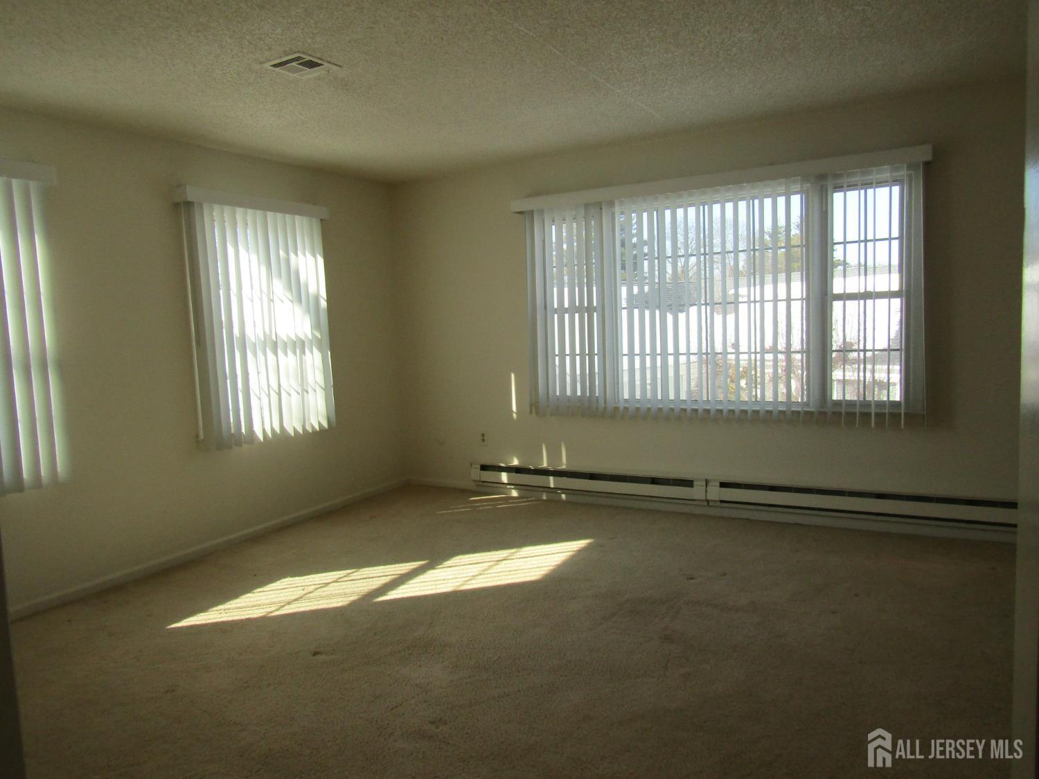 538 Sutton Way N Image 4