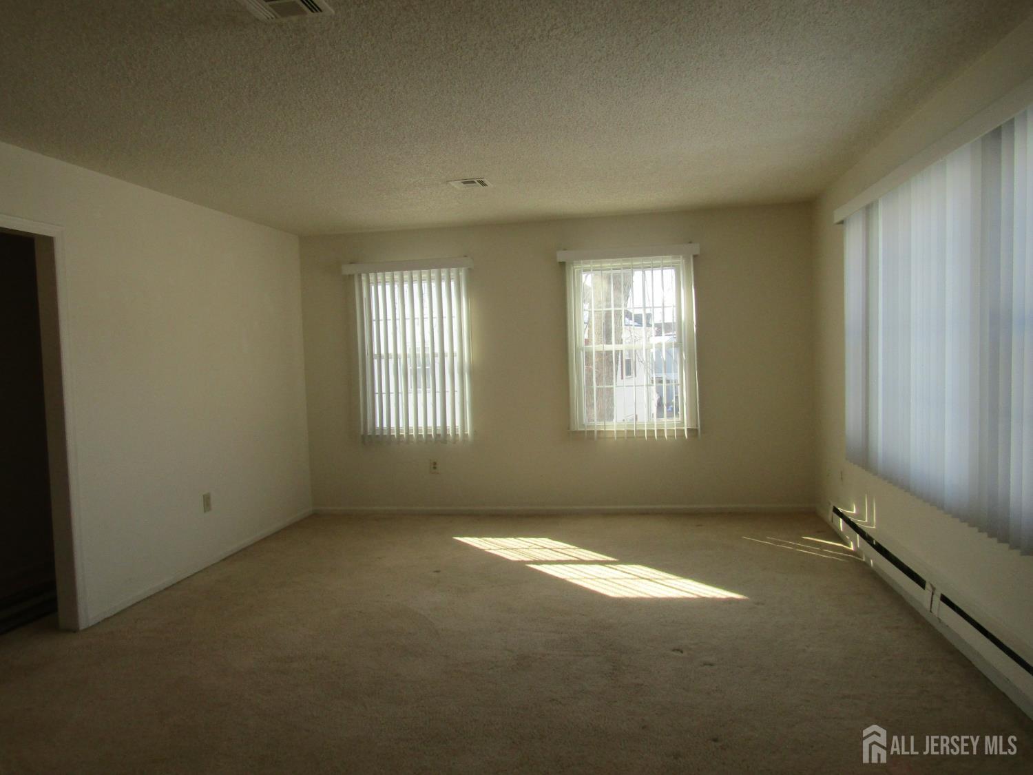 538 Sutton Way N Image 5