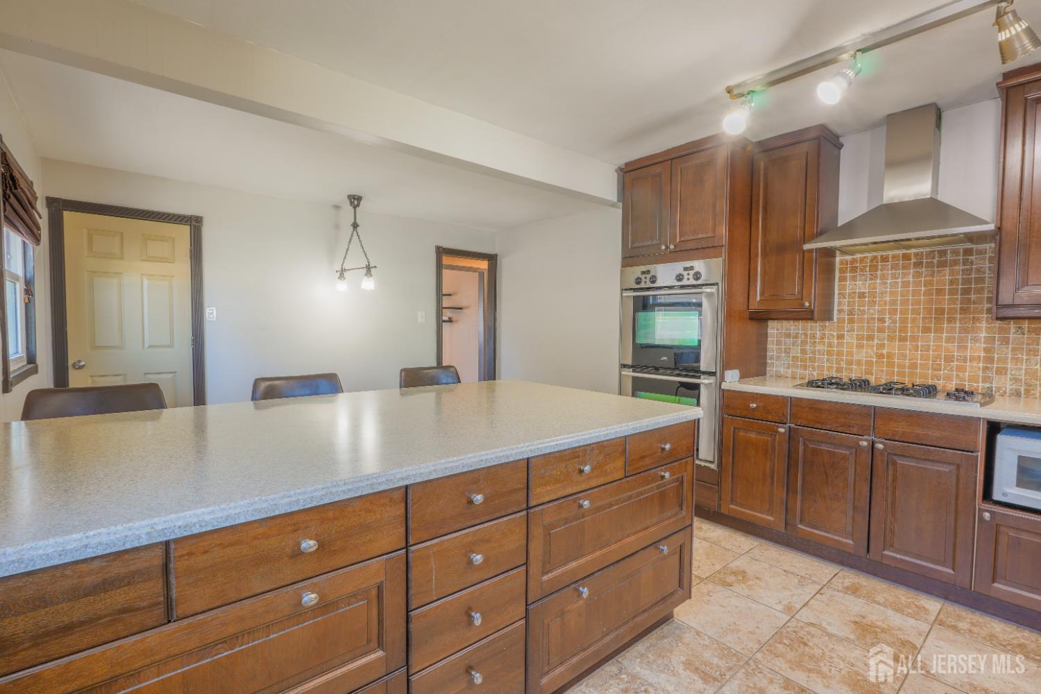 25 Ovington Avenue, Edison, NJ, 08817 image 12