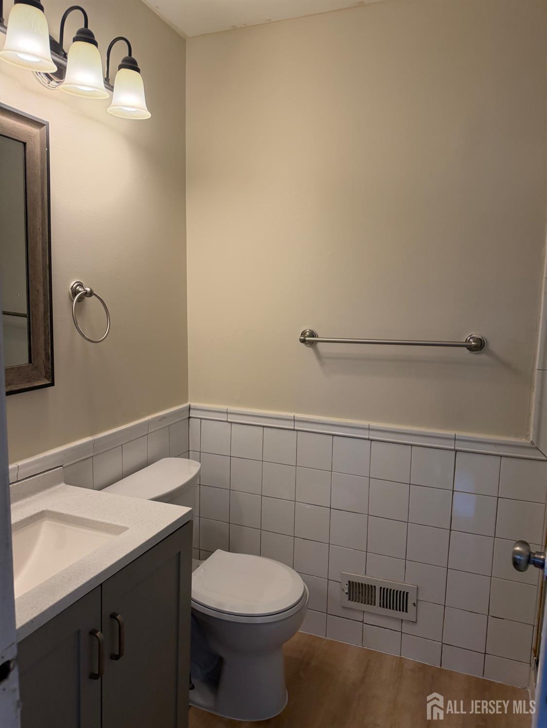 246 Hampshire Court Image 3