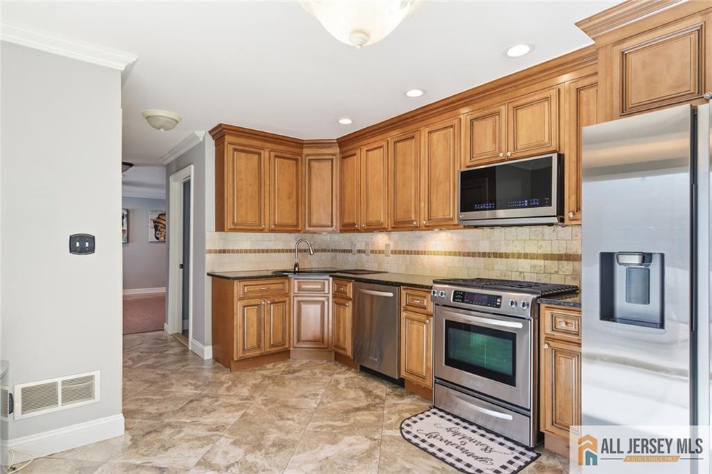 9 Barn Swallow Boulevard, Marlboro, NJ, 07746 image 15