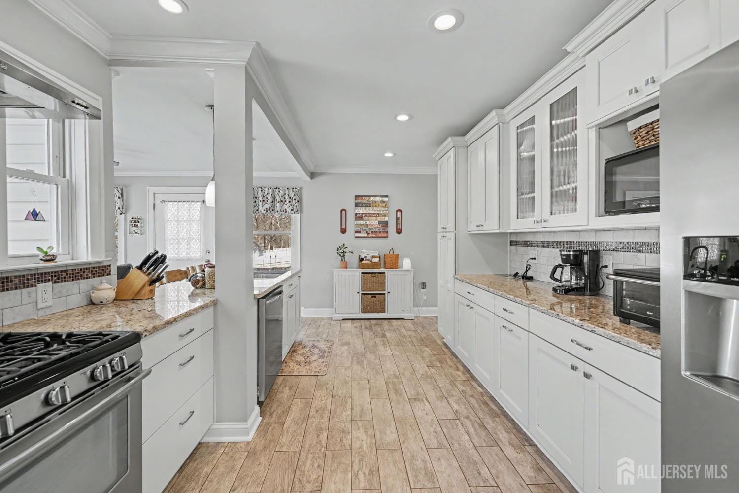 70 Oxford Road, Colonia, NJ, 07067 image 11