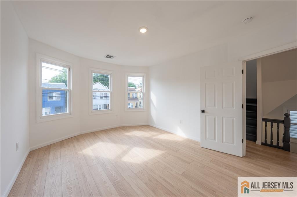 32 Palm Street, Newark, NJ, 07106