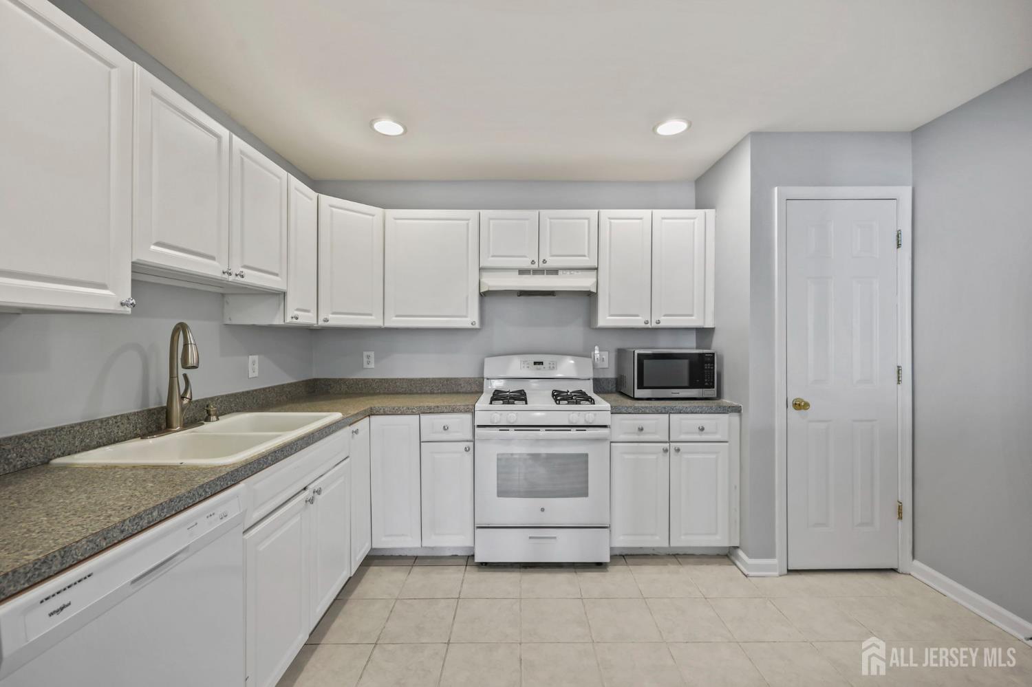 189 Sunshine Drive, Piscataway, NJ, 08854 image 9