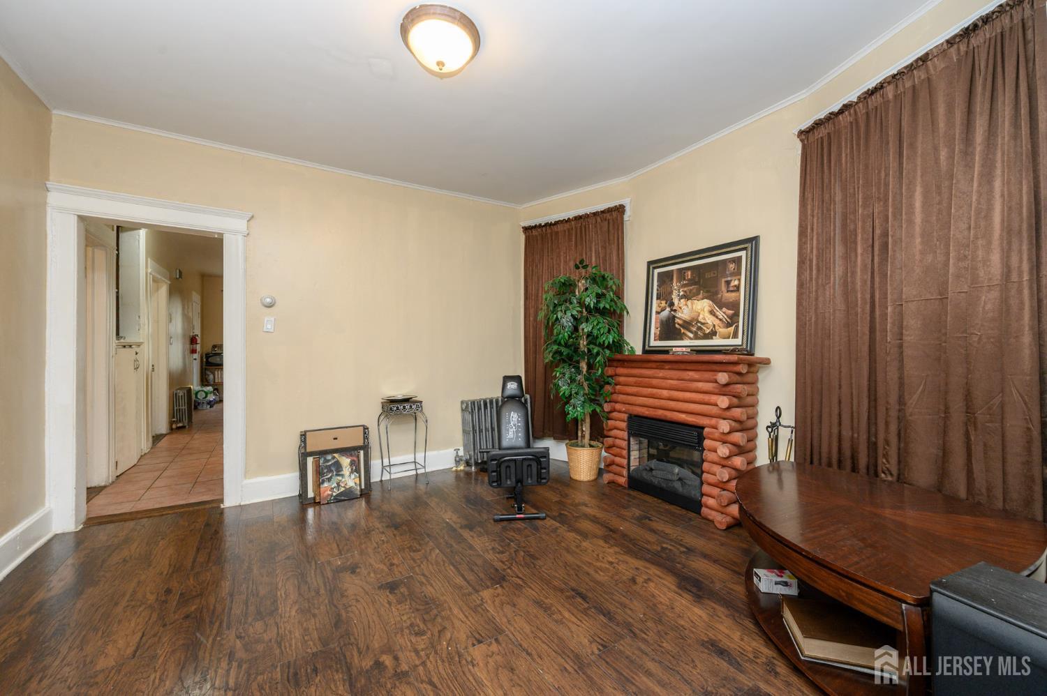 1053 Hunterdon Street Image 5