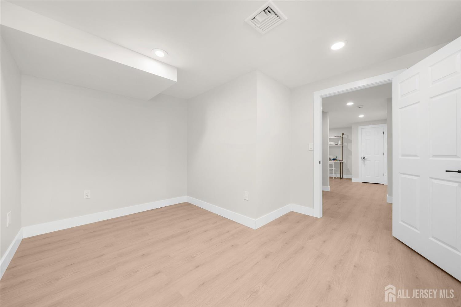 86 Treetops Circle, Franklin Twsp, NJ, 08540 image 32