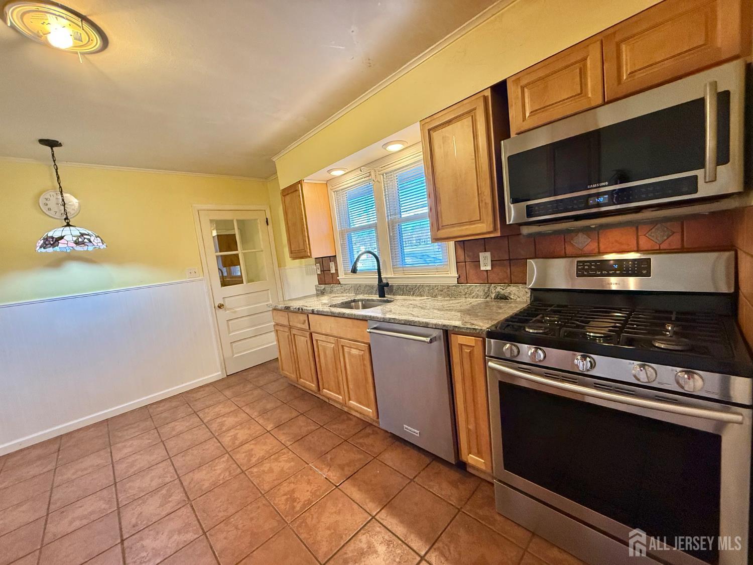 2707 Woodbridge Avenue Image 5