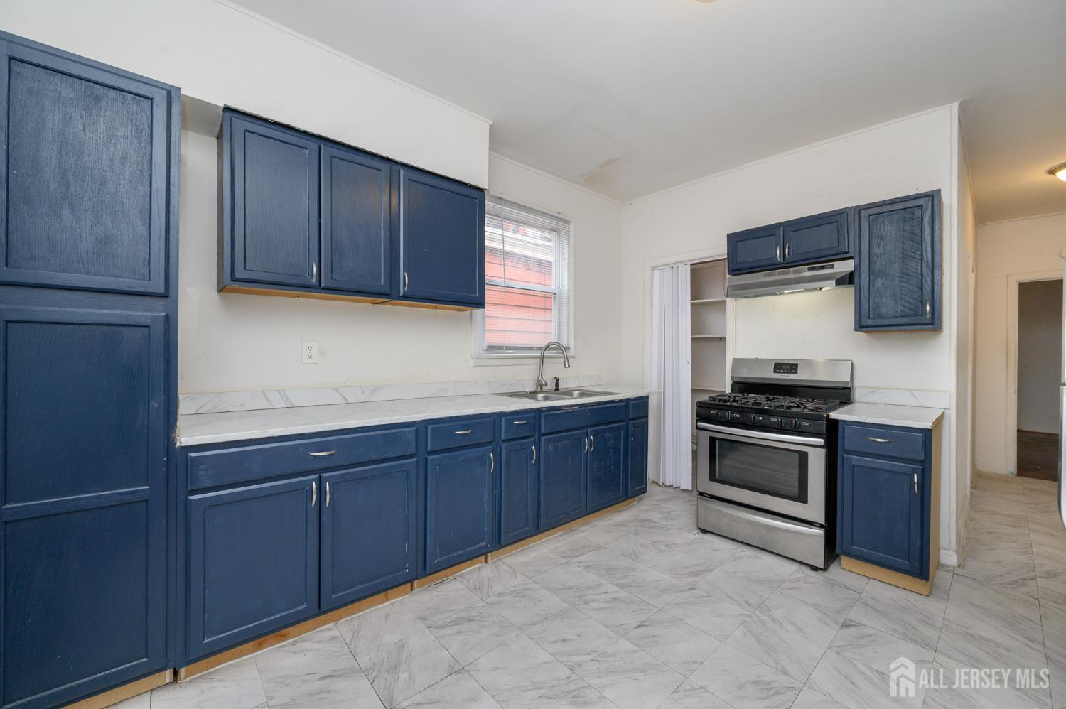 1053 Hunterdon Street, Newark, NJ, 07112 image 31