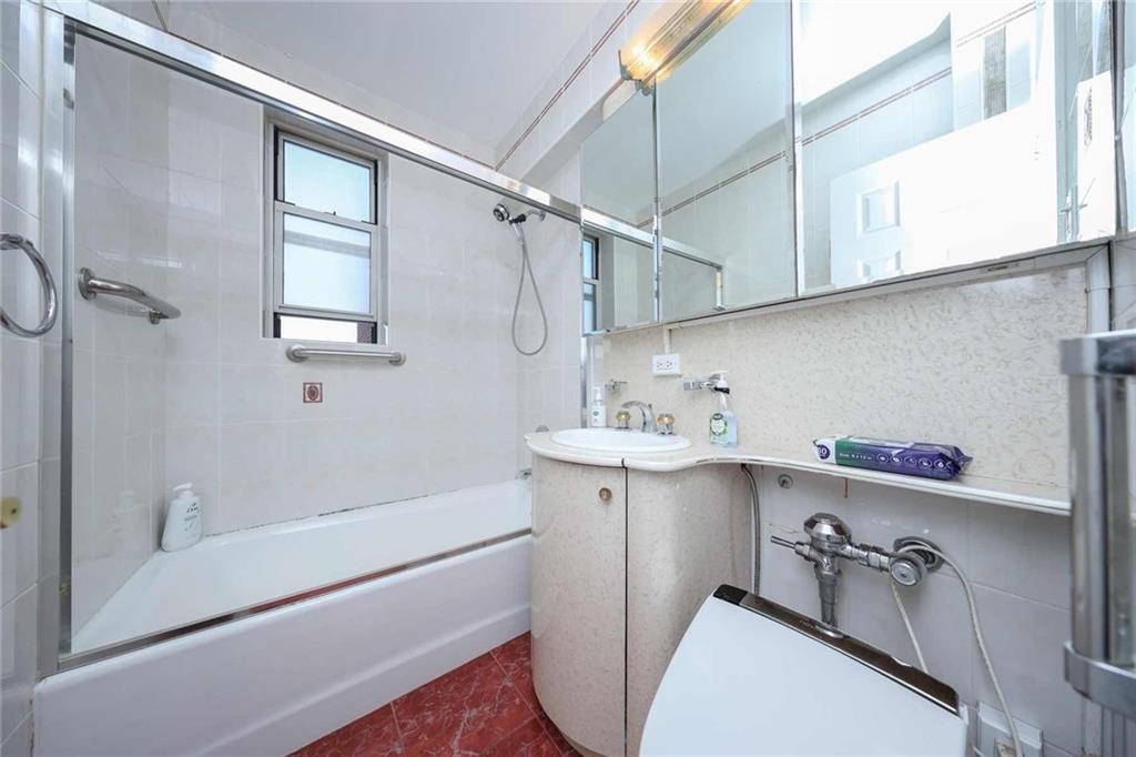 702 Kathleen Place 6E Image 4