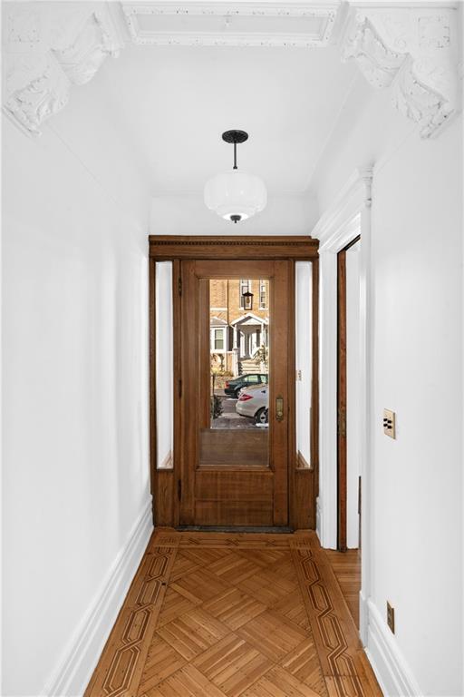 2236 Vanderveer Place Image 2