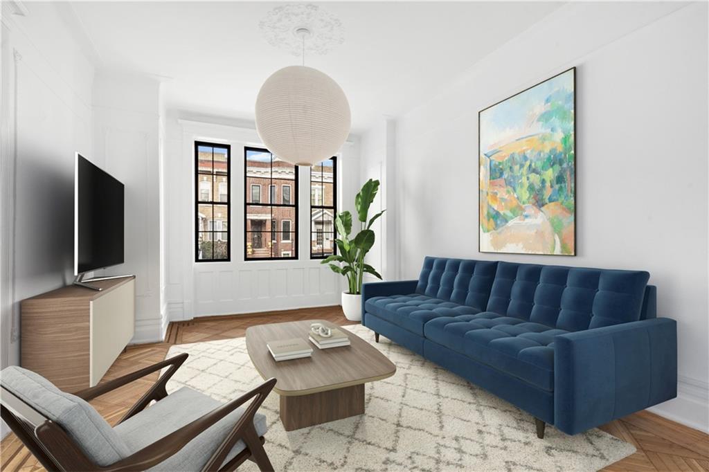 2236 Vanderveer Place Image 3