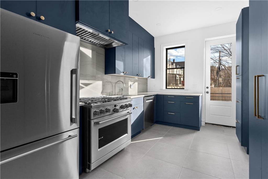 2236 Vanderveer Place Image 5