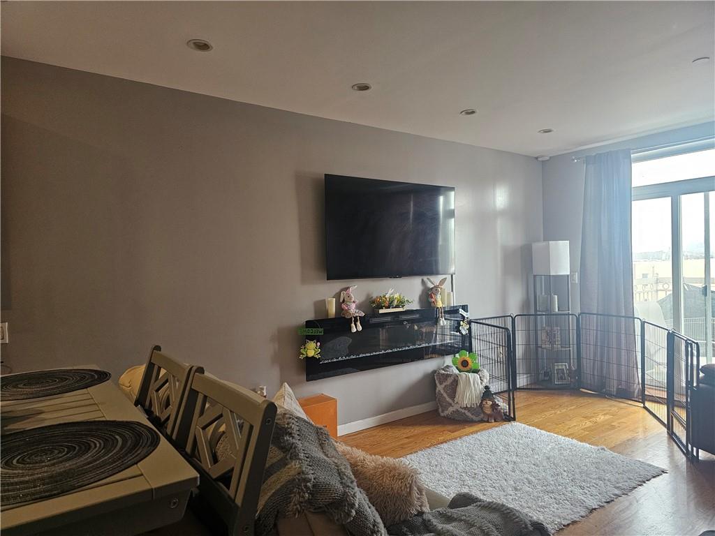 2818 West 17th Street 3A Image 5