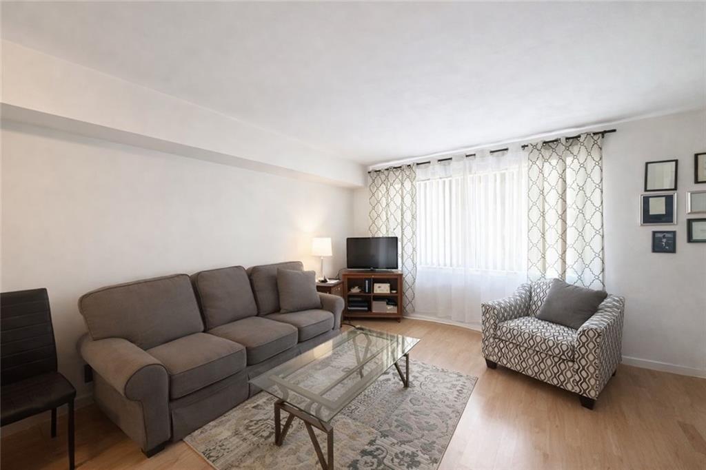 21 Richmond Court, Staten  Island, New York, 10303