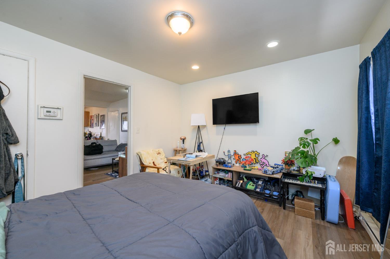 1053 Hunterdon Street, Newark, NJ, 07112 image 41