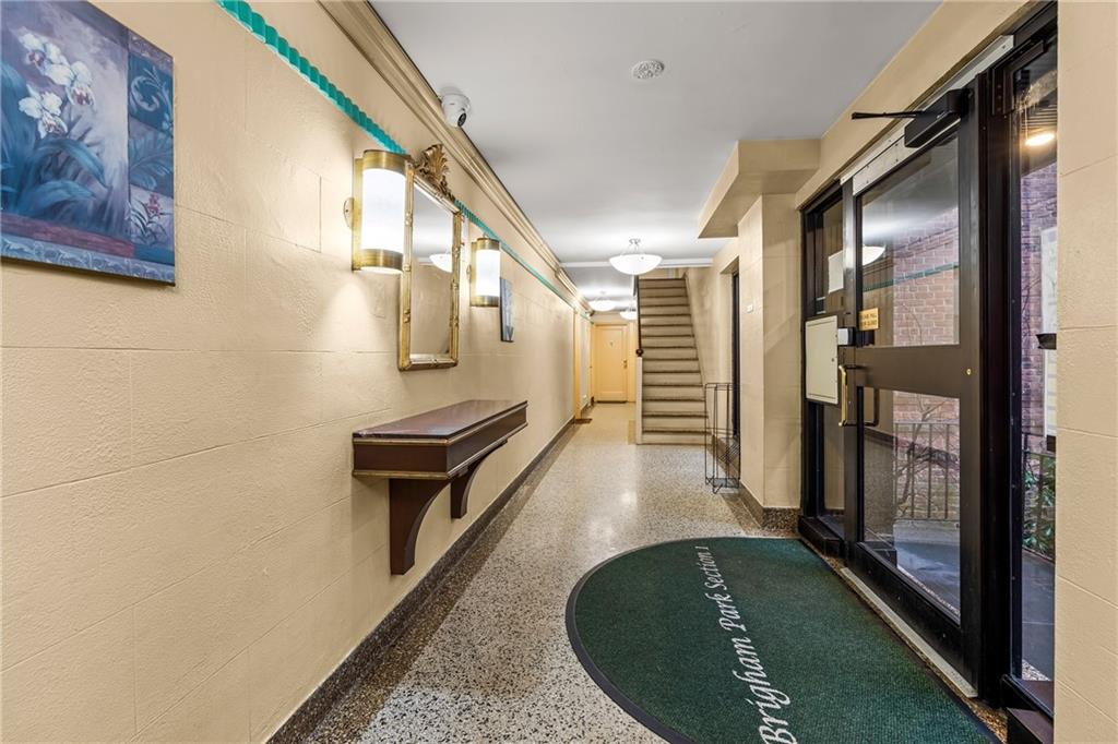 2209 Knapp Street 1F Image 2