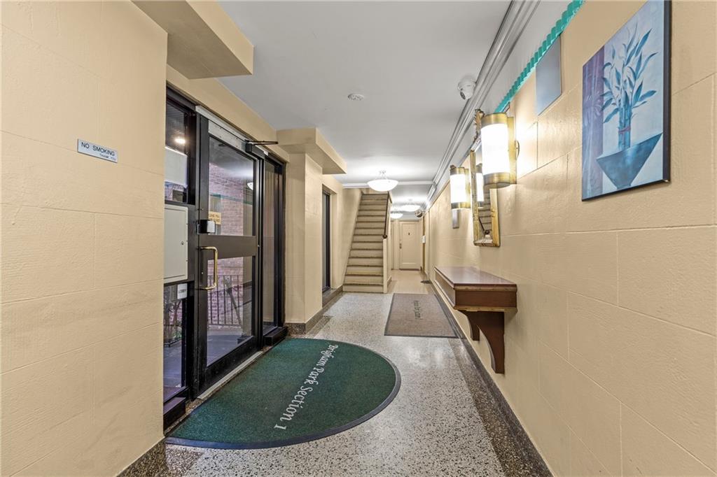 2209 Knapp Street 1F Image 3