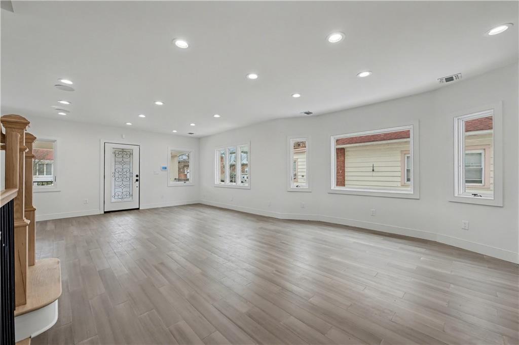 3912 Lyme Avenue Image 4