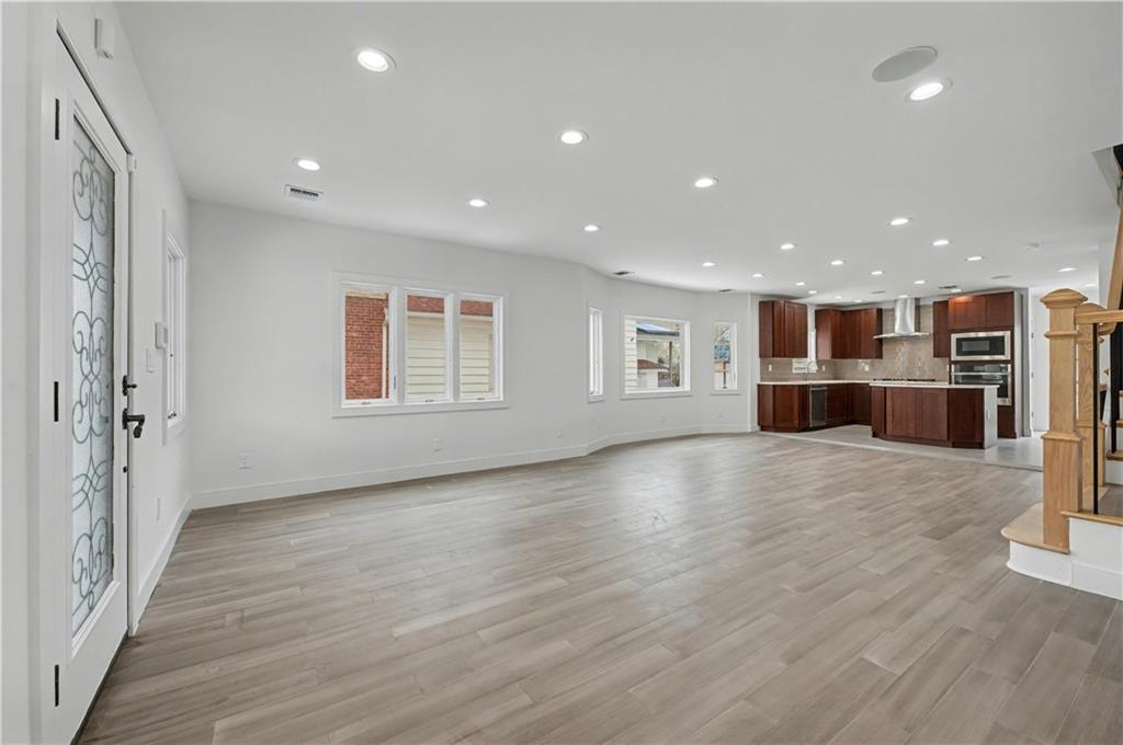 3912 Lyme Avenue Image 5