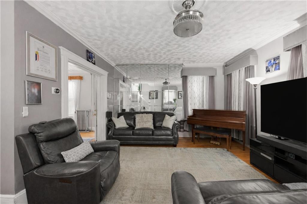 11569 Farmers Boulevard Image 4