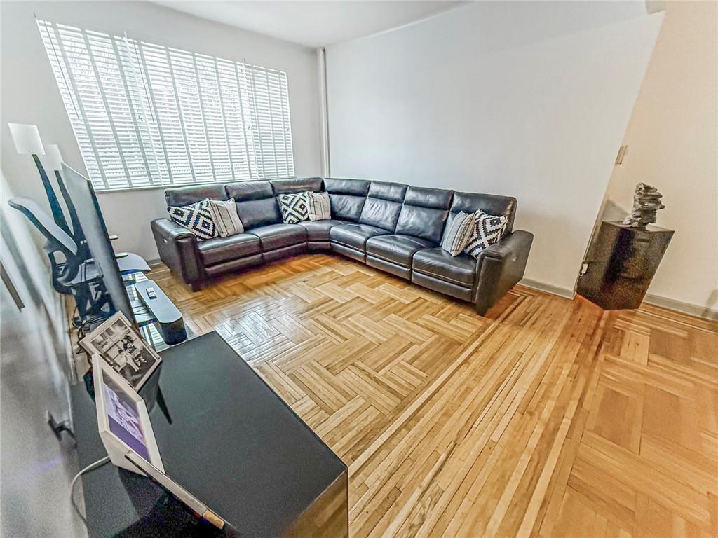 1537 West 12th Street Image 4